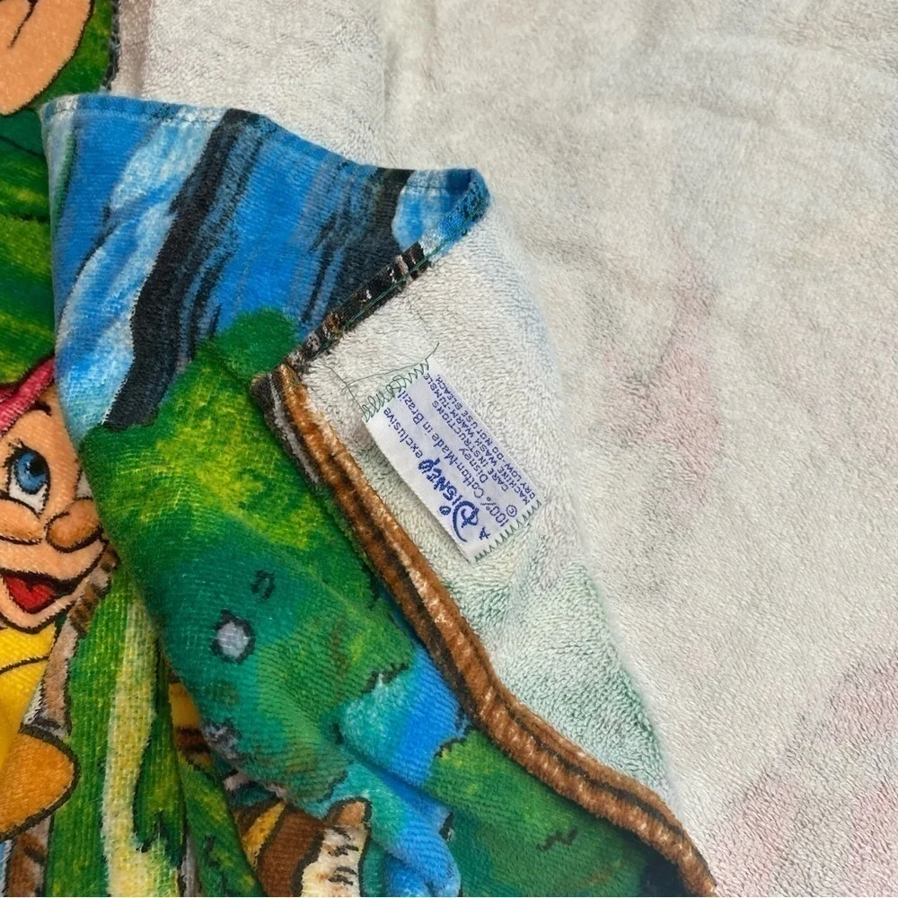 Disney Snow White Seven Dwarves Rare Vintage Beach Towel Bright Colorful